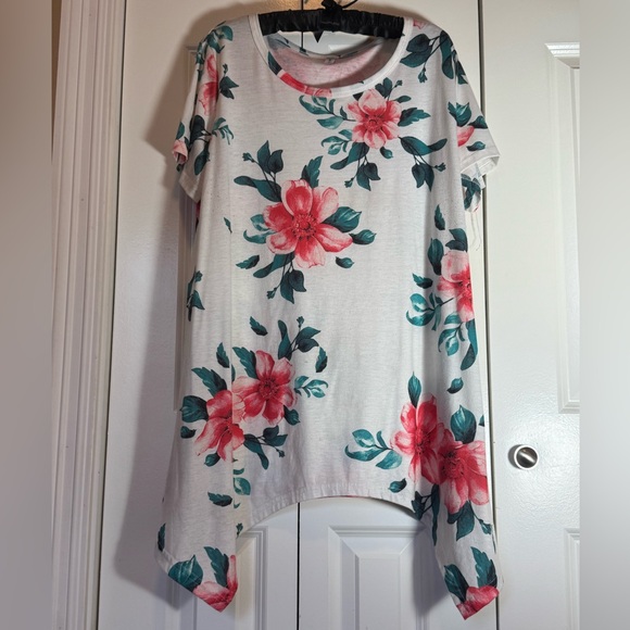 Leo Rosi Tops - Leo Rosi Estimated 2X/3X White Floral Soft Tee Knit Top